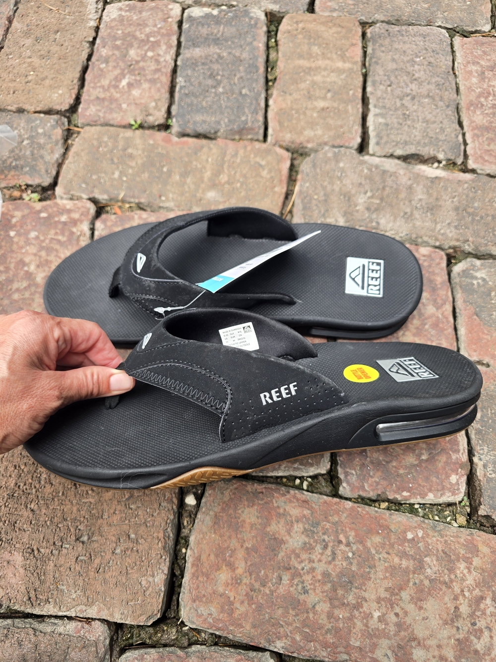 Reef Fanning Men's Water Friendly Flip Flops With Bottle Opener NWT 11 Black - Picture 6 of 11